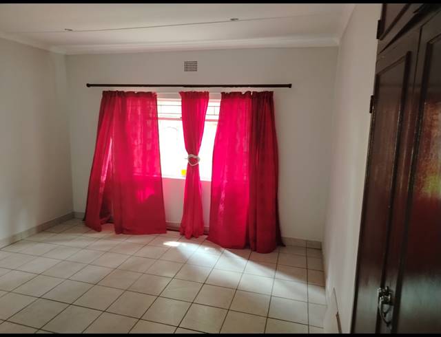 4 BEDROOM FREESTANDING FOR SALE IN BO-DORP
